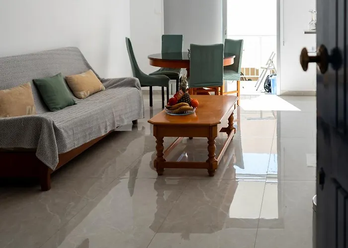 Daire Bluora Apartment, 1br Sea View, Balcony, Swimming Pool, Parking, 500 Meters From The Pafos