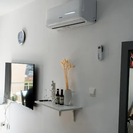 Appartamento Bluora Apartment, 1br Sea View, Balcony, Swimming Pool, Parking, 500 Meters From The Paphos