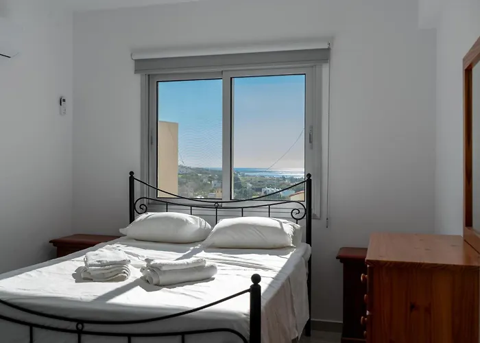 Lejlighed Bluora Apartment, 1br Sea View, Balcony, Swimming Pool, Parking, 500 Meters From The Paphos