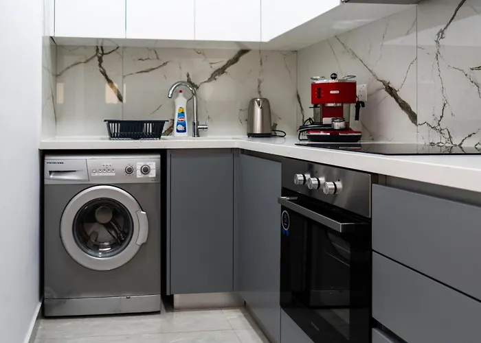 Bluora Apartment, 1br Sea View, Balcony, Swimming Pool, Parking, 500 Meters From The *