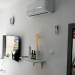 아파트 Bluora Apartment, 1br Sea View, Balcony, Swimming Pool, Parking, 500 Meters From The 파포스