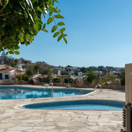 Bluora Apartment, 1br Sea View, Balcony, Swimming Pool, Parking, 500 Meters From The 아파트 파포스