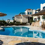 Apartament Bluora Apartment, 1br Sea View, Balcony, Swimming Pool, Parking, 500 Meters From The Paphos