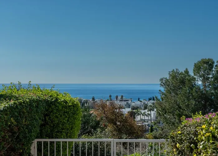 アパート Bluora Apartment, 1br Sea View, Balcony, Swimming Pool, Parking, 500 Meters From The