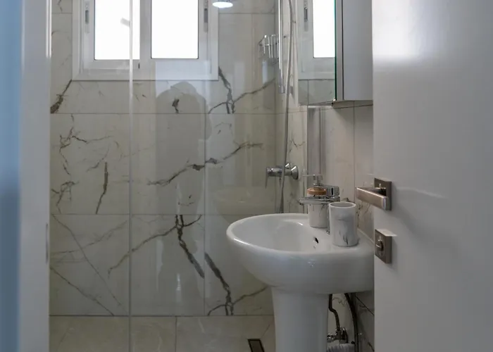 Bluora Apartment, 1br Sea View, Balcony, Swimming Pool, Parking, 500 Meters From The *